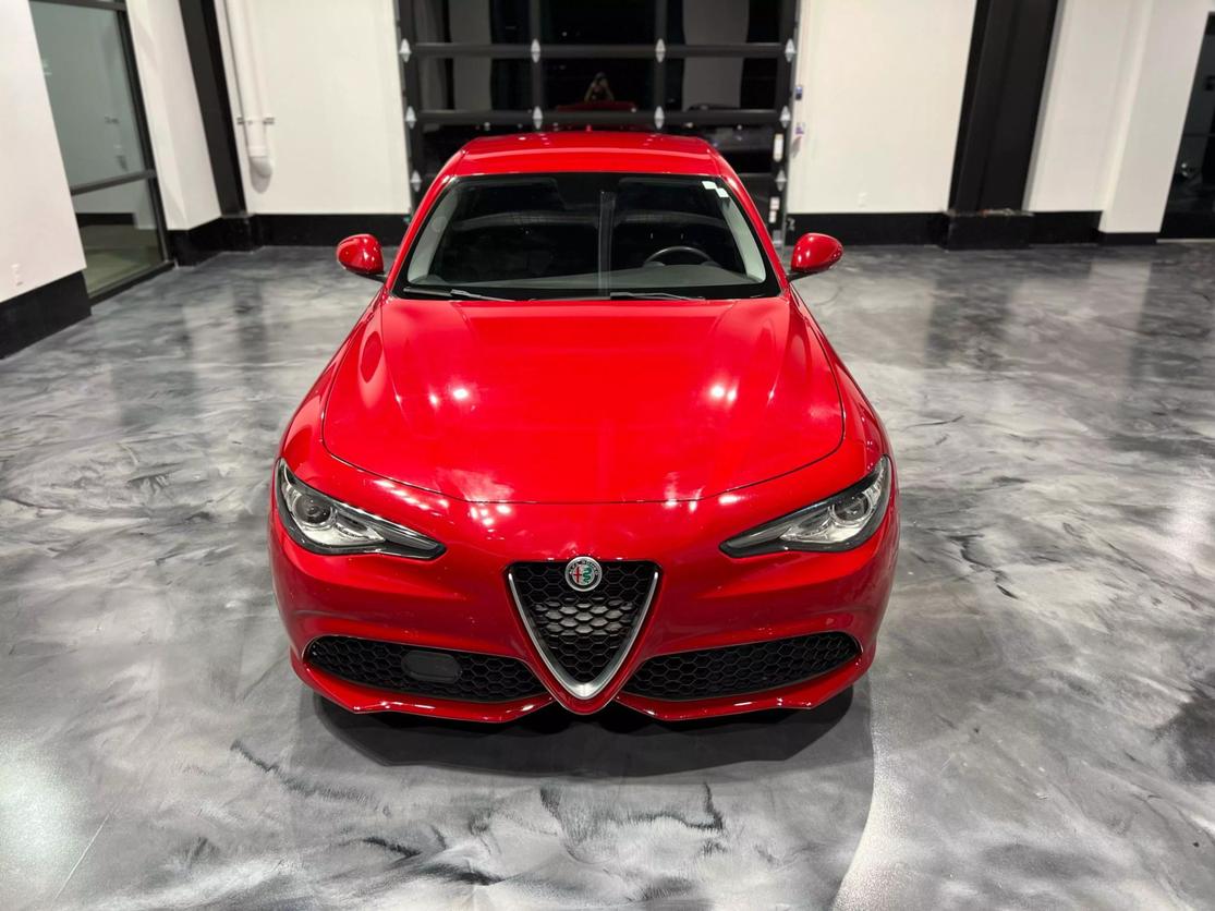 Vehicle Image 11 of 28 for 2018 Alfa Romeo Giulia