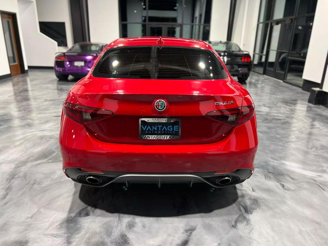 Vehicle Image 4 of 28 for 2018 Alfa Romeo Giulia