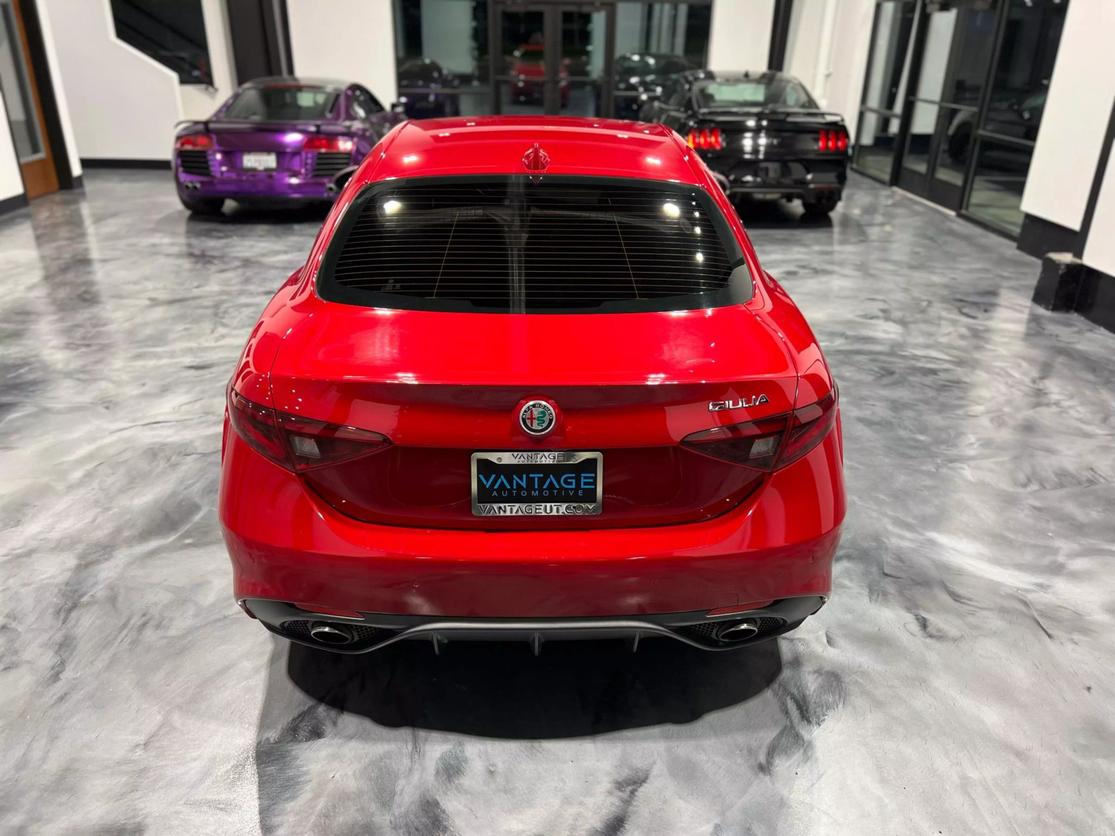 Vehicle Image 5 of 28 for 2018 Alfa Romeo Giulia