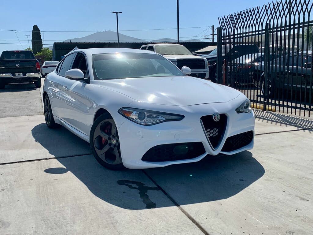 Vehicle Image 11 of 12 for 2018 Alfa Romeo Giulia