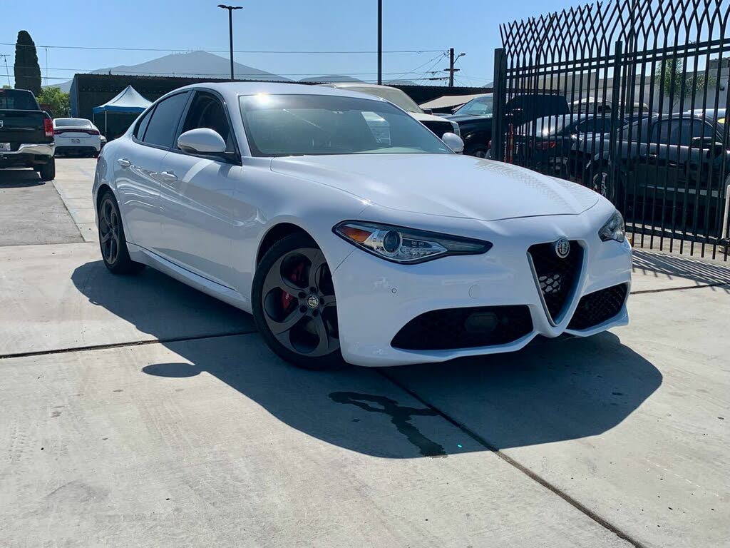 Vehicle Image 2 of 12 for 2018 Alfa Romeo Giulia