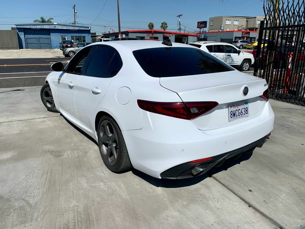 Vehicle Image 3 of 12 for 2018 Alfa Romeo Giulia