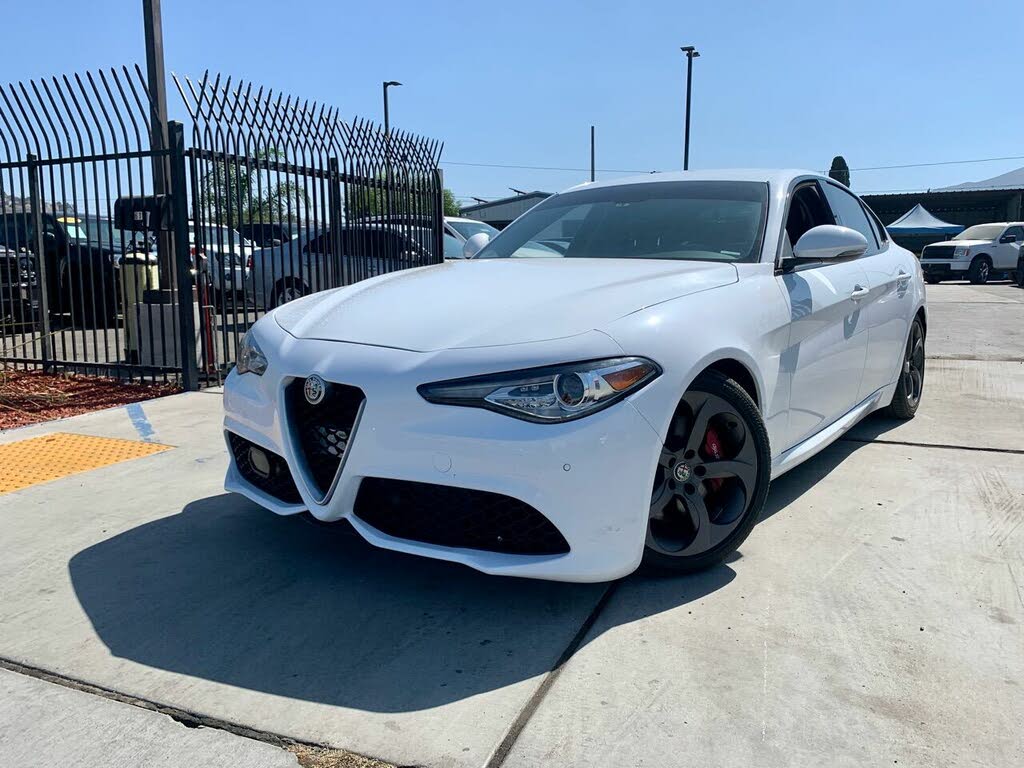 Vehicle Image 4 of 12 for 2018 Alfa Romeo Giulia