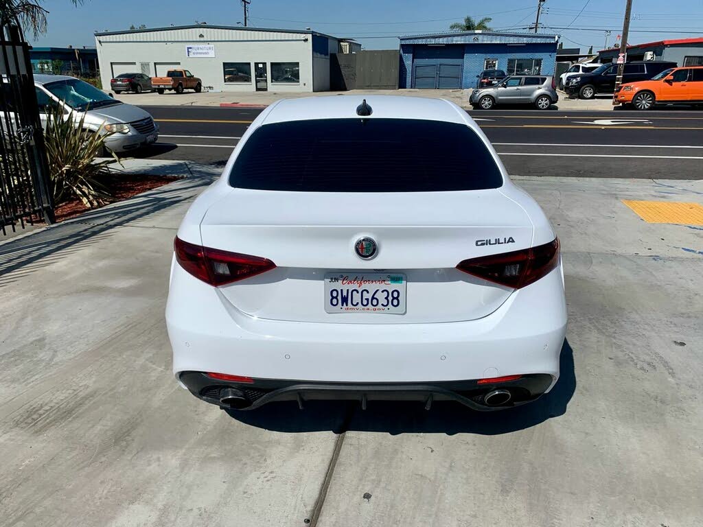 Vehicle Image 5 of 12 for 2018 Alfa Romeo Giulia