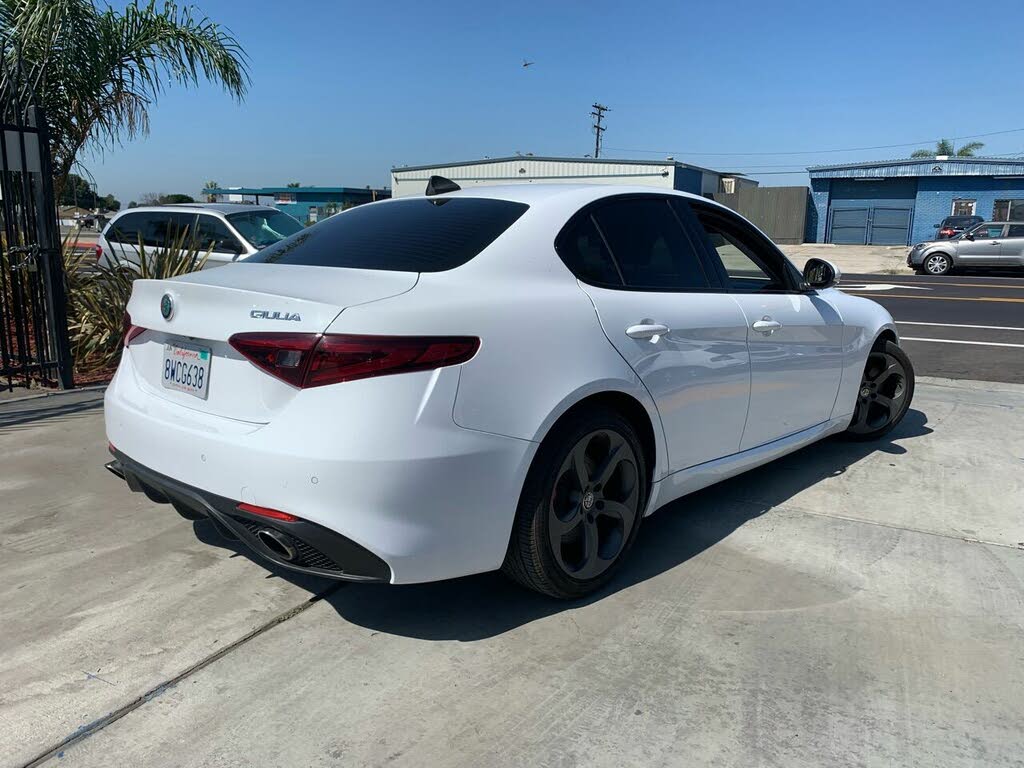 Vehicle Image 6 of 12 for 2018 Alfa Romeo Giulia