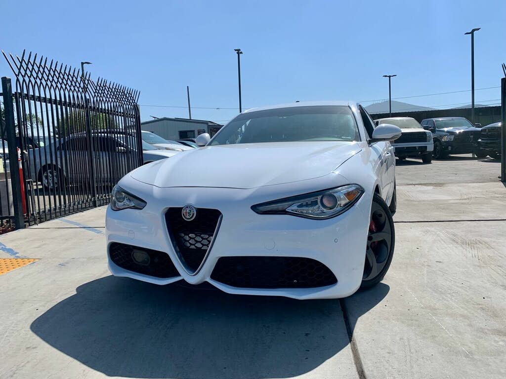 Vehicle Image 8 of 12 for 2018 Alfa Romeo Giulia