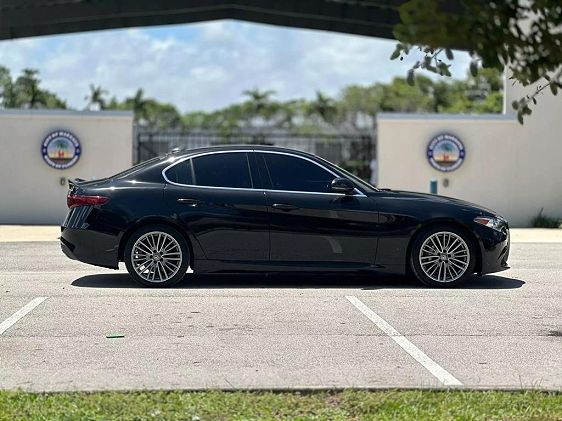 2017 Alfa Romeo Giulia - 5