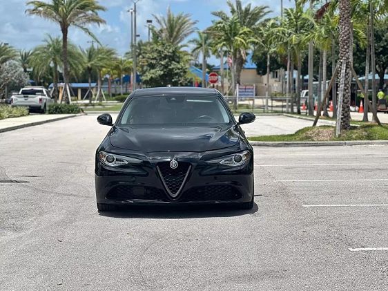 Vehicle Image 8 of 12 for 2017 Alfa Romeo Giulia