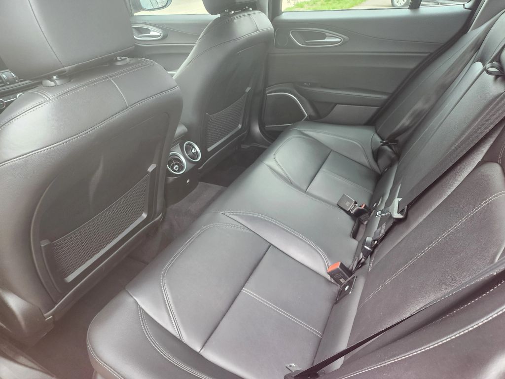 Vehicle Image 11 of 23 for 2018 Alfa Romeo Giulia