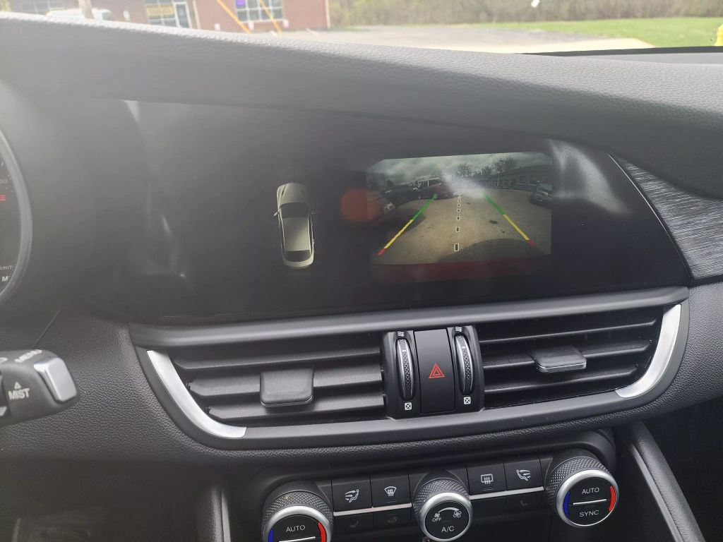 Vehicle Image 18 of 23 for 2018 Alfa Romeo Giulia