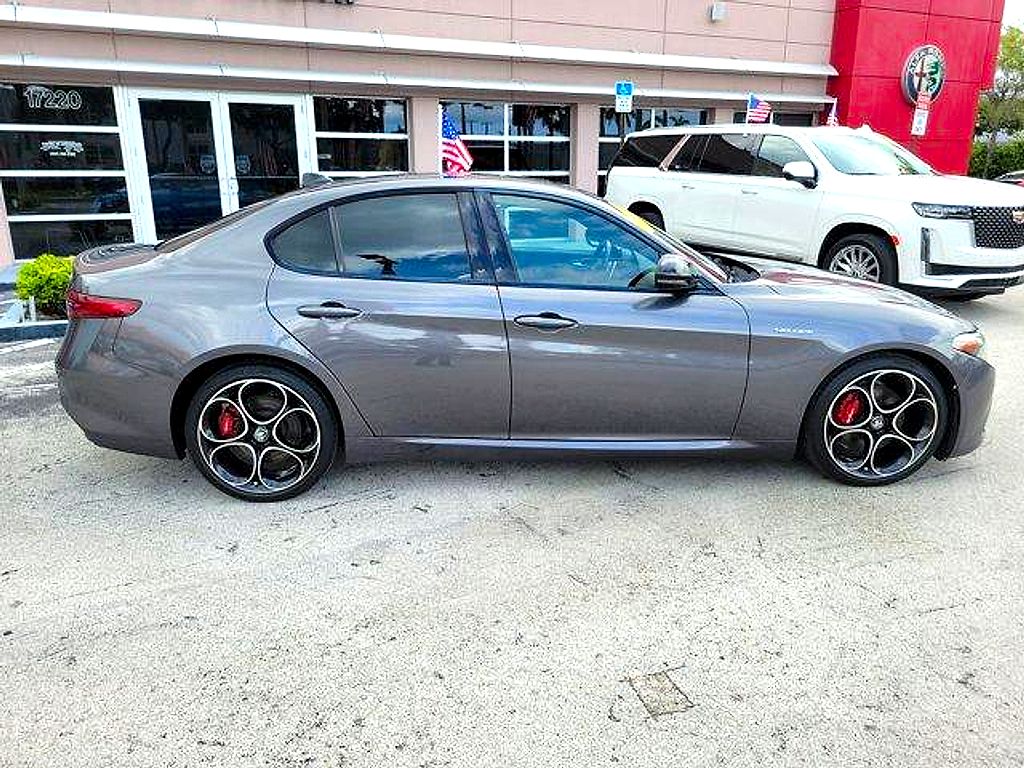 2022 Alfa Romeo Giulia Veloce