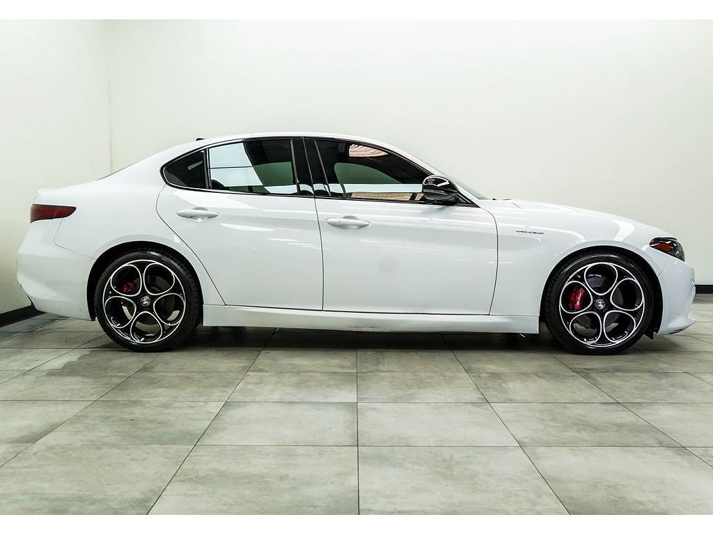 2023 Alfa Romeo Giulia Veloce