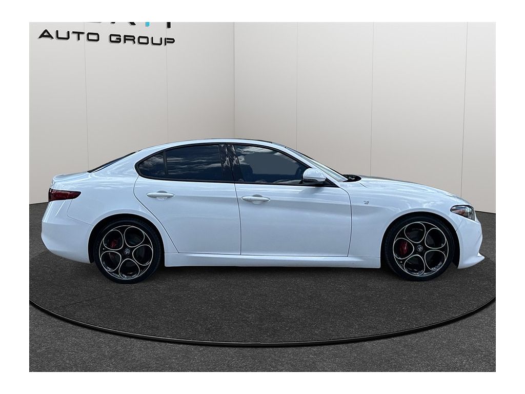 2022 Alfa Romeo Giulia Veloce