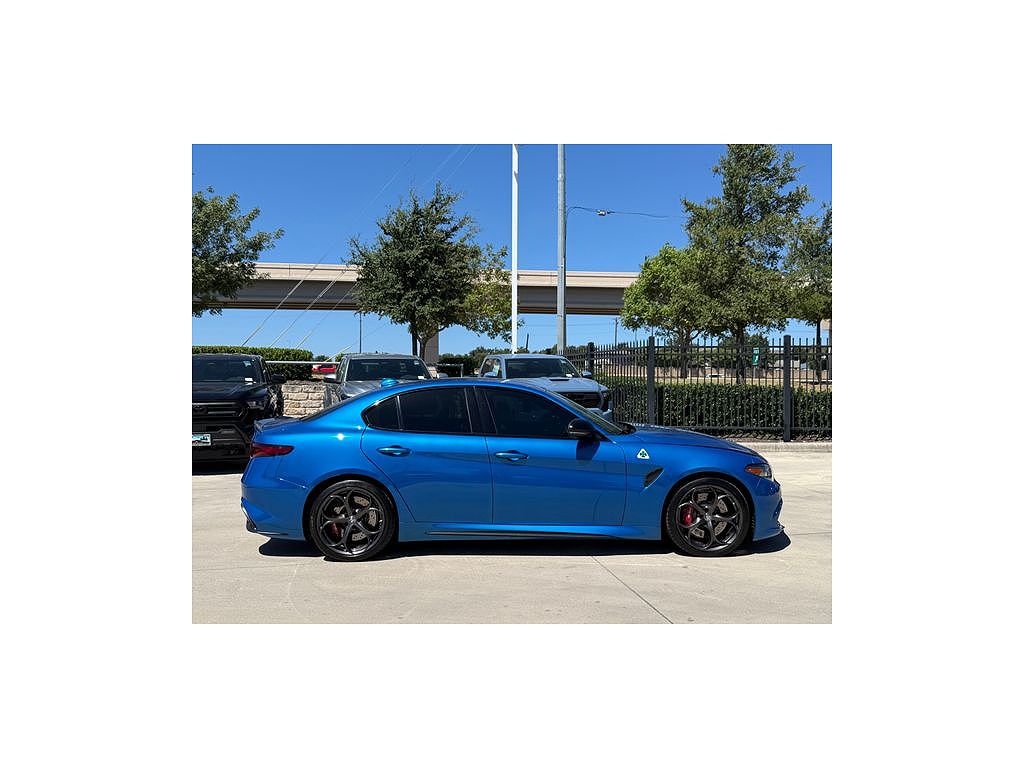 2022 Alfa Romeo Giulia Quadrifoglio
