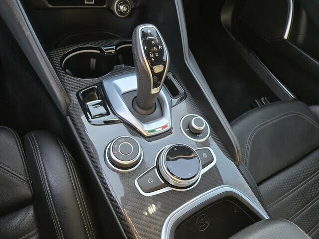 Vehicle Image 21 of 25 for 2022 Alfa Romeo Giulia