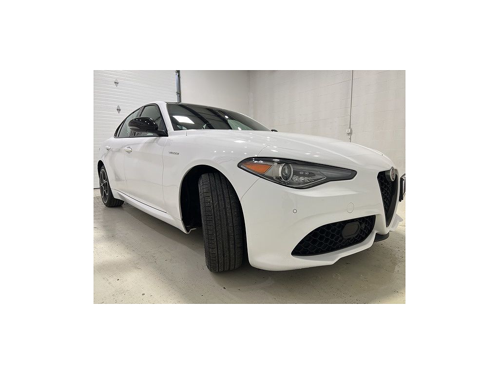 2023 Alfa Romeo Giulia - 1