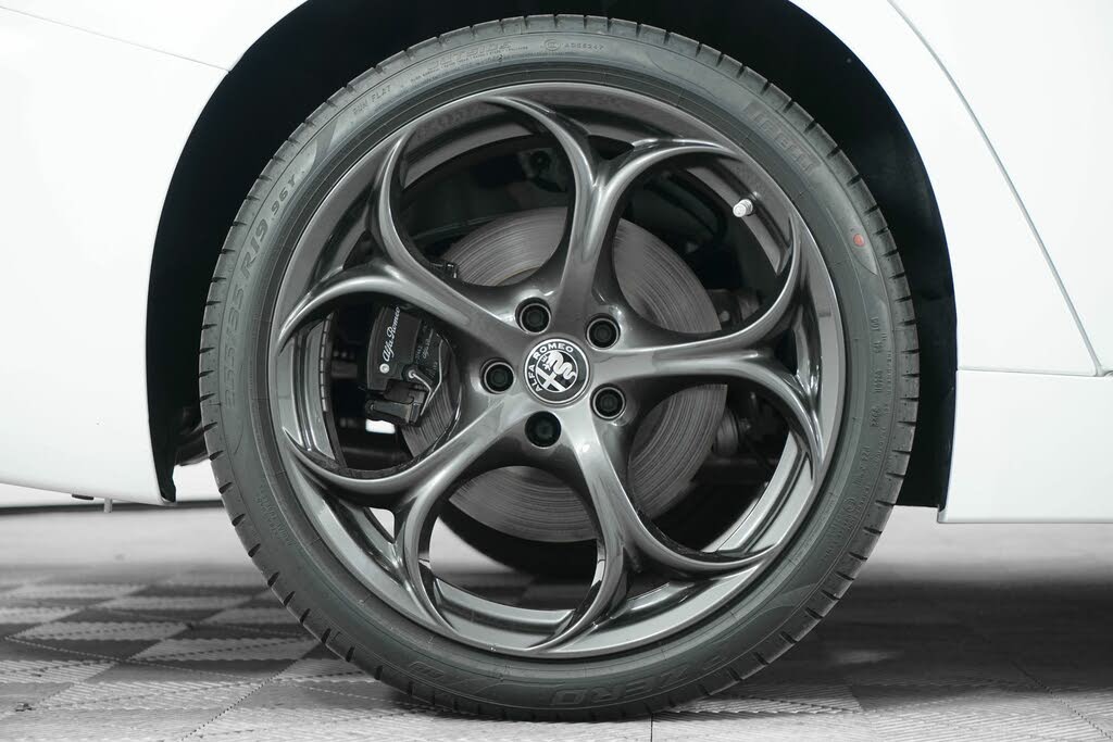 Vehicle Image 10 of 52 for 2023 Alfa Romeo Giulia