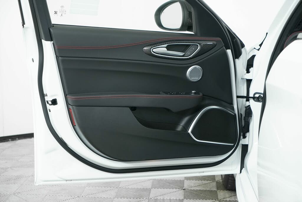 Vehicle Image 21 of 52 for 2023 Alfa Romeo Giulia
