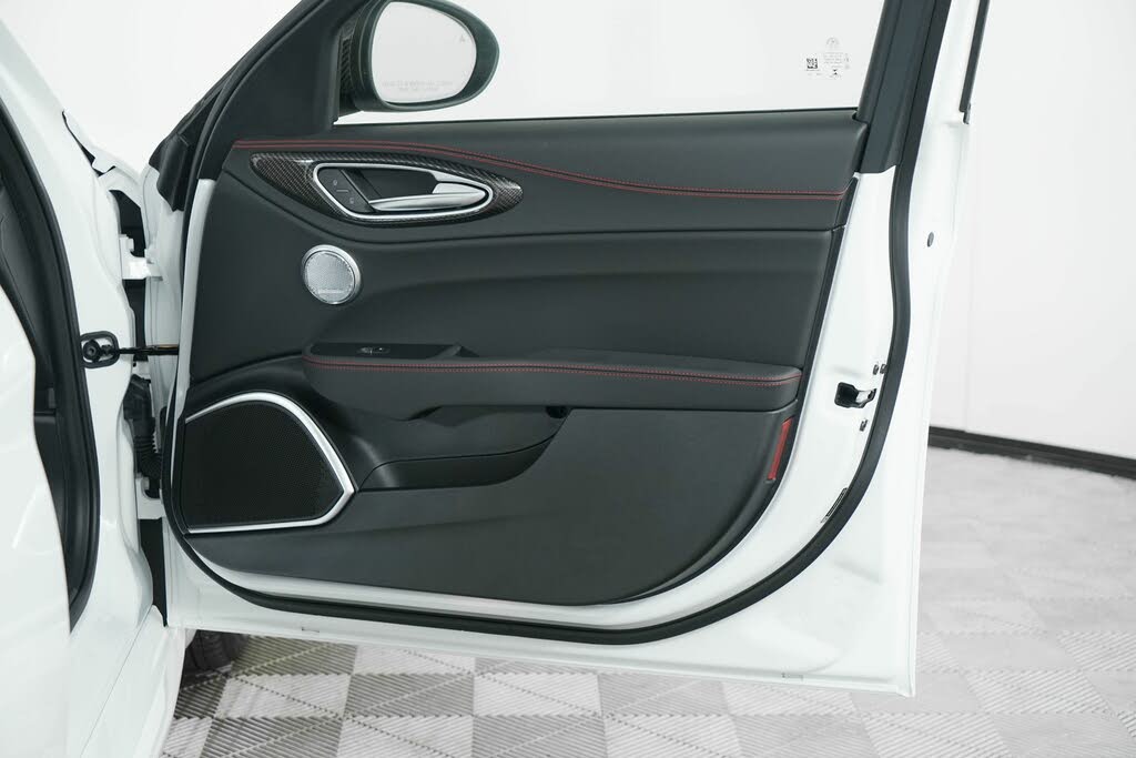 Vehicle Image 23 of 52 for 2023 Alfa Romeo Giulia