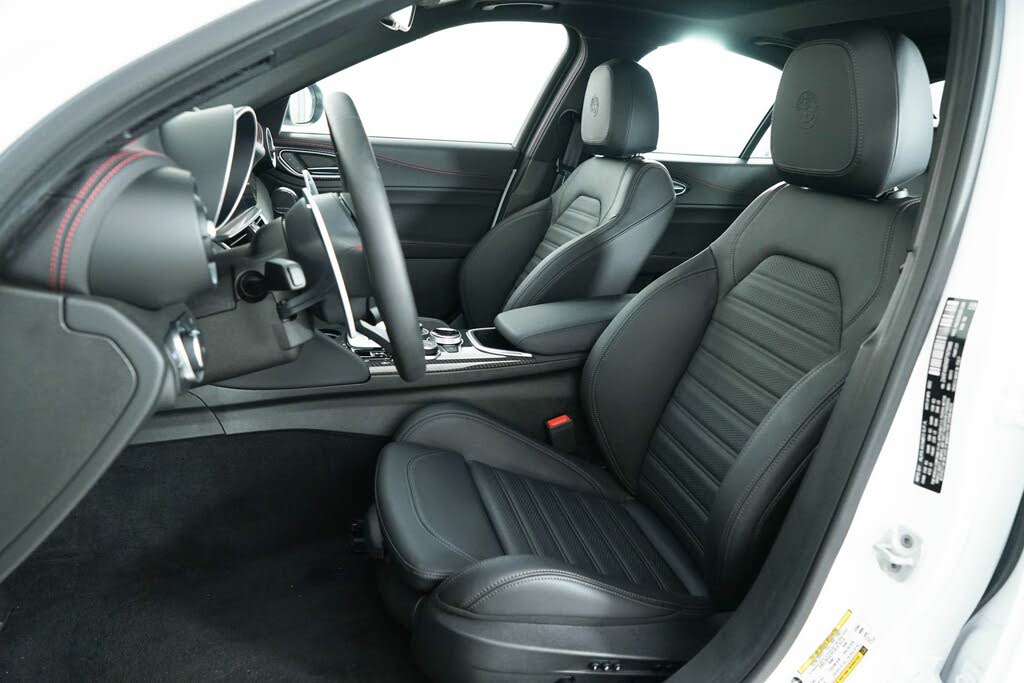 Vehicle Image 26 of 52 for 2023 Alfa Romeo Giulia