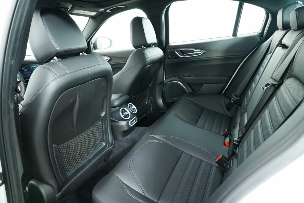 Vehicle Image 27 of 52 for 2023 Alfa Romeo Giulia