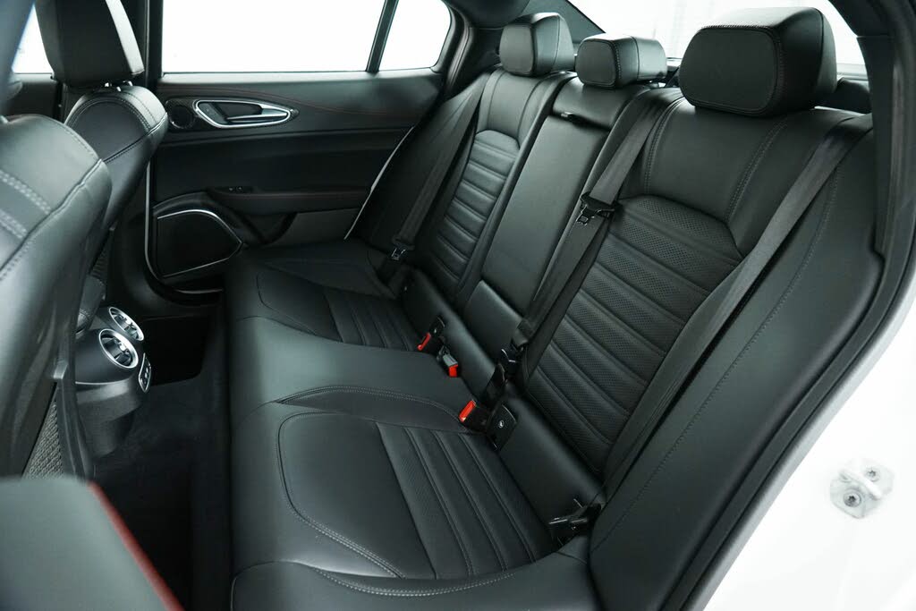 Vehicle Image 28 of 52 for 2023 Alfa Romeo Giulia