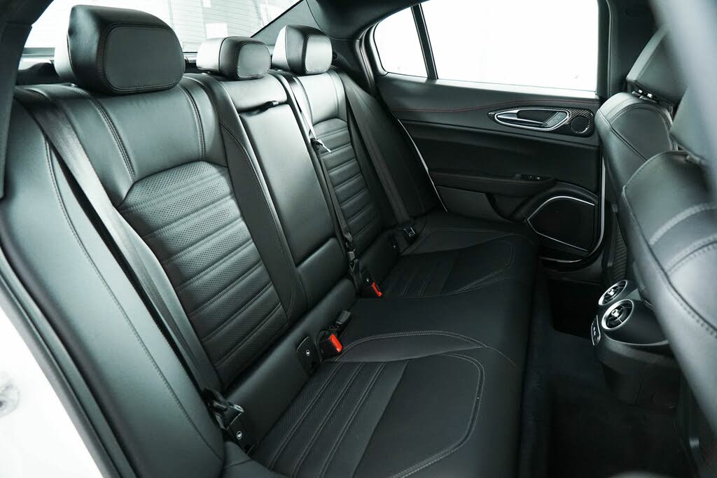 Vehicle Image 29 of 52 for 2023 Alfa Romeo Giulia