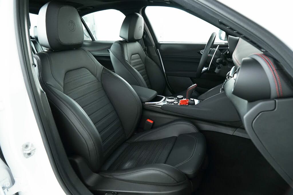 Vehicle Image 31 of 52 for 2023 Alfa Romeo Giulia