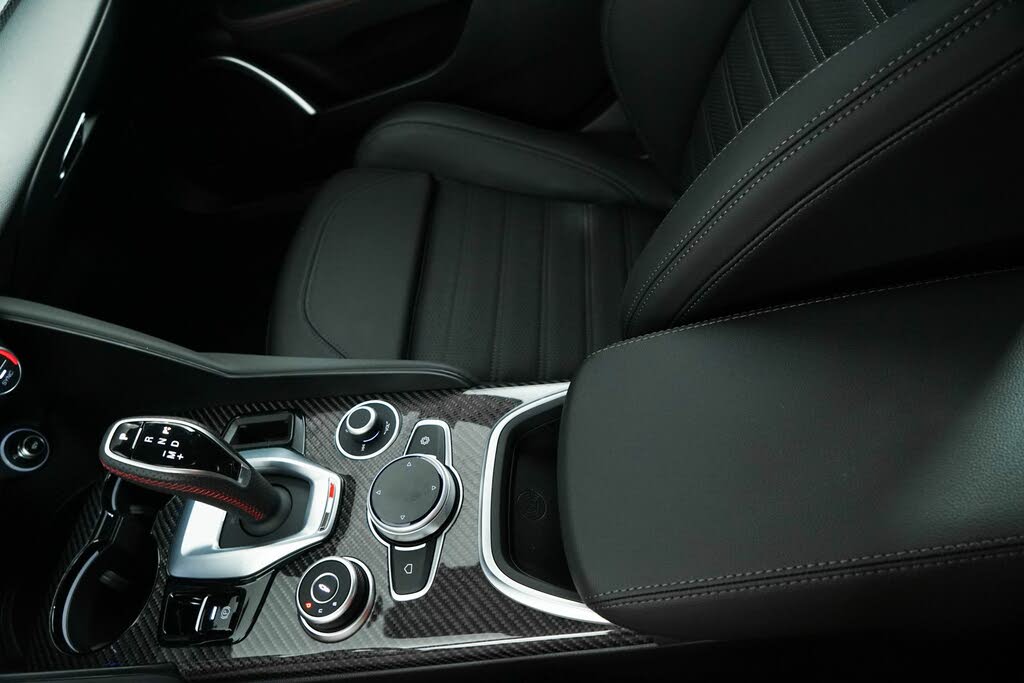 Vehicle Image 40 of 52 for 2023 Alfa Romeo Giulia