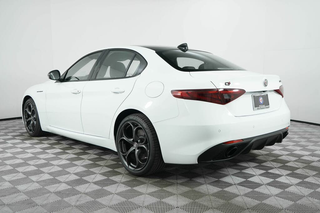 Vehicle Image 5 of 52 for 2023 Alfa Romeo Giulia