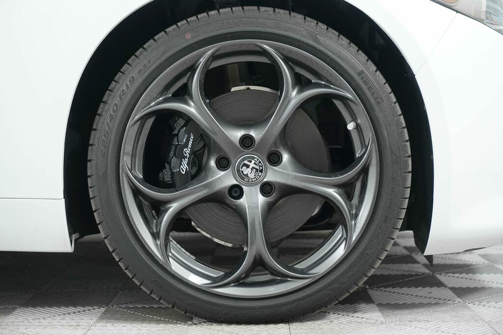 Vehicle Image 9 of 52 for 2023 Alfa Romeo Giulia