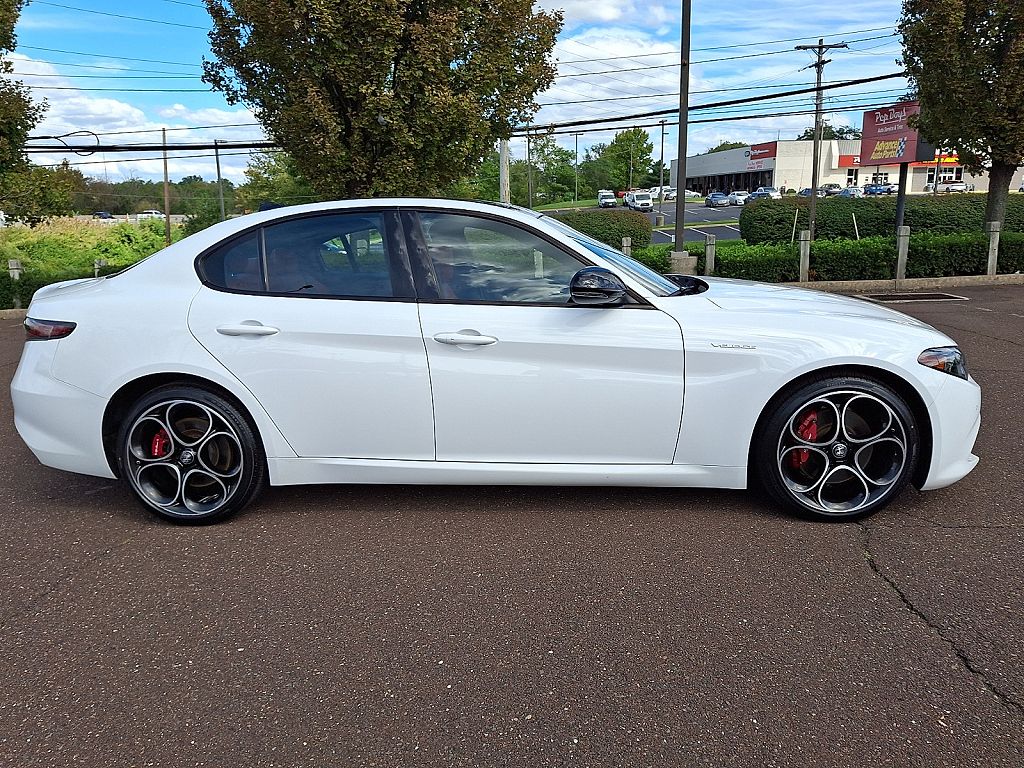 2024 Alfa Romeo Giulia Veloce