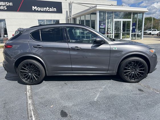 Vehicle Image 2 of 18 for 2018 Alfa Romeo Stelvio