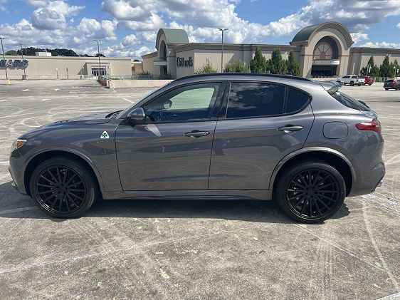 Vehicle Image 6 of 18 for 2018 Alfa Romeo Stelvio