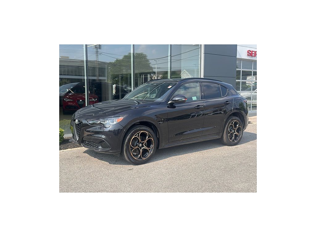 2025 Alfa Romeo Stelvio Intensa