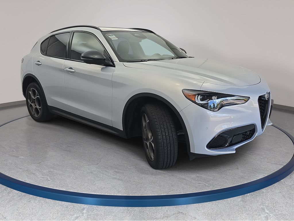 2025 Alfa Romeo Stelvio
