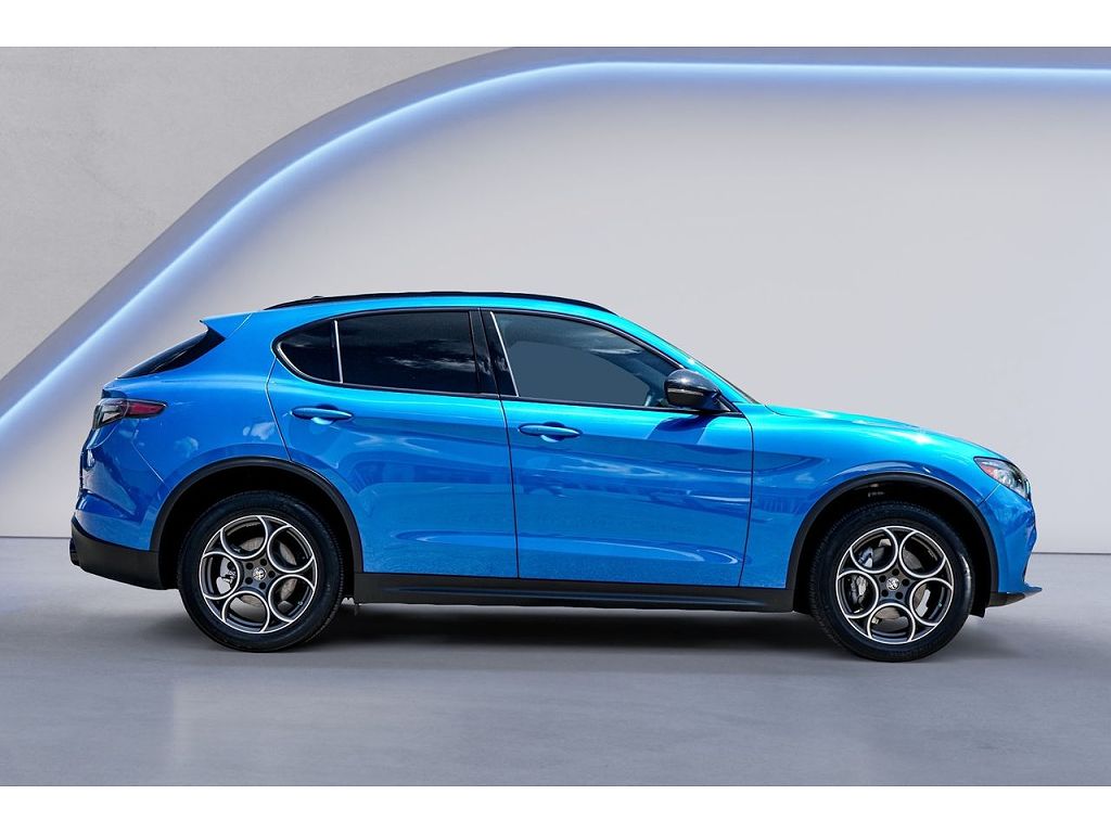 2025 Alfa Romeo Stelvio