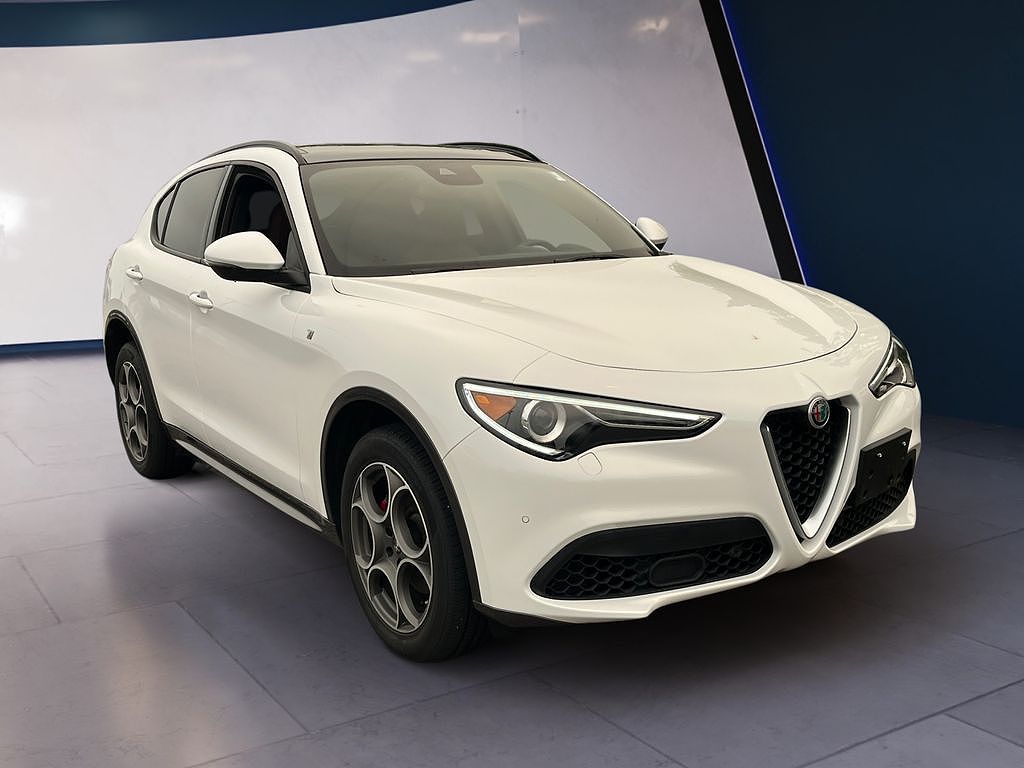 2022 Alfa Romeo Stelvio Veloce