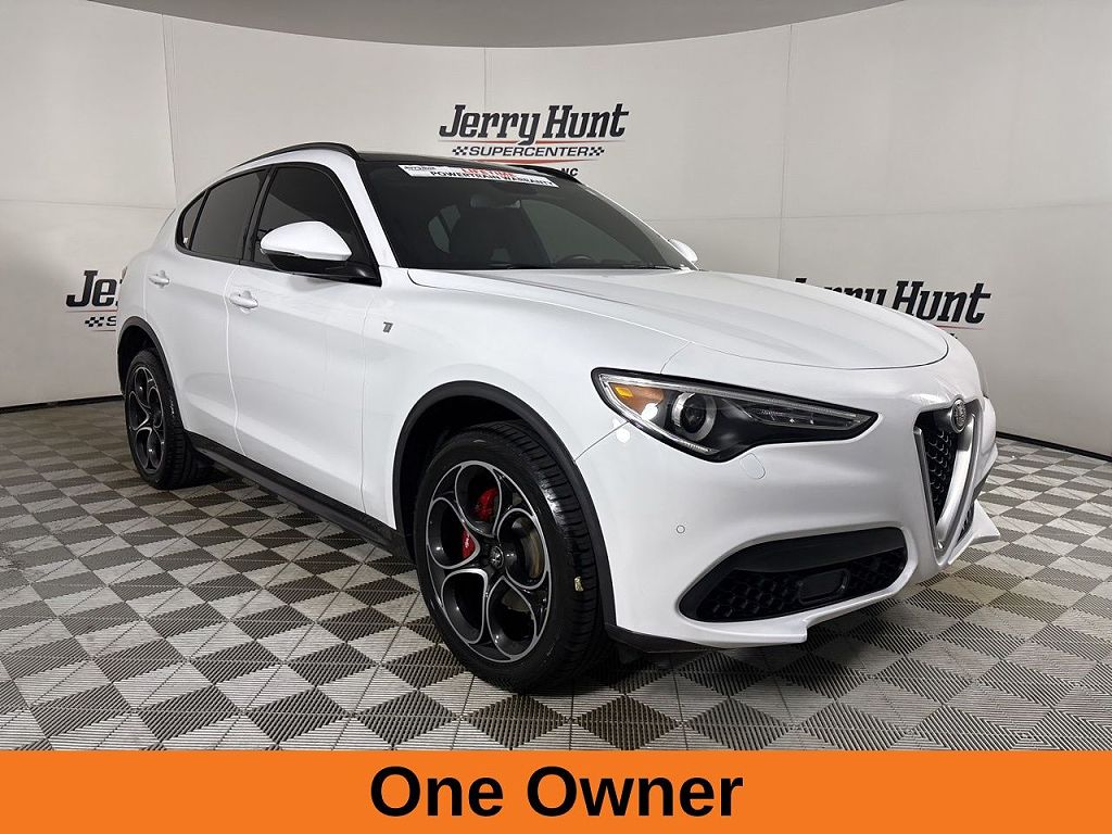 2023 Alfa Romeo Stelvio Estrema