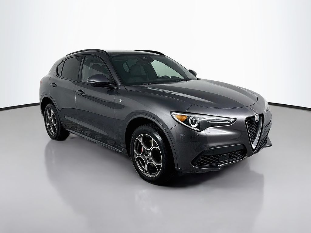 2022 Alfa Romeo Stelvio Veloce