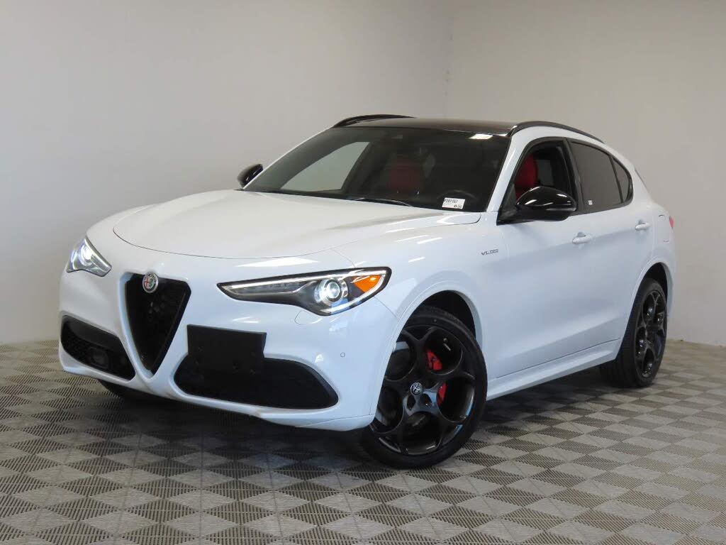 2023 Alfa Romeo Stelvio Estrema