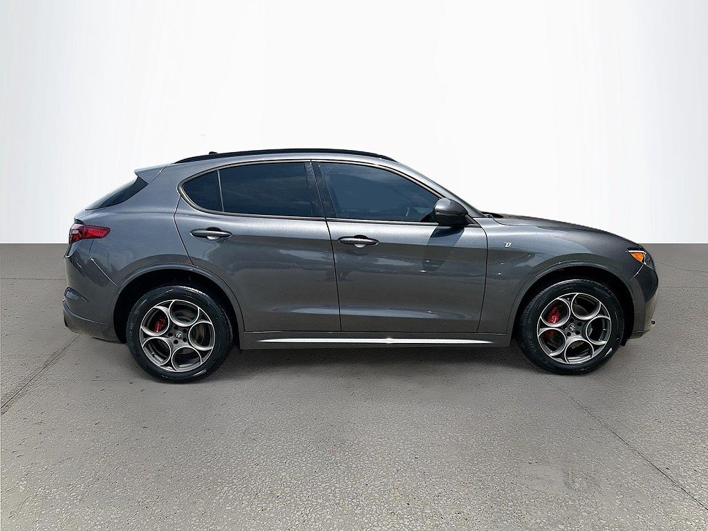 2022 Alfa Romeo Stelvio Veloce