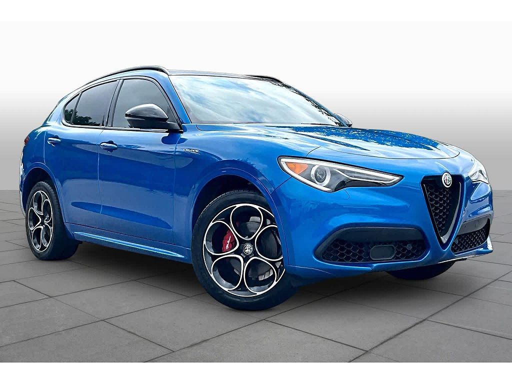2023 Alfa Romeo Stelvio Estrema