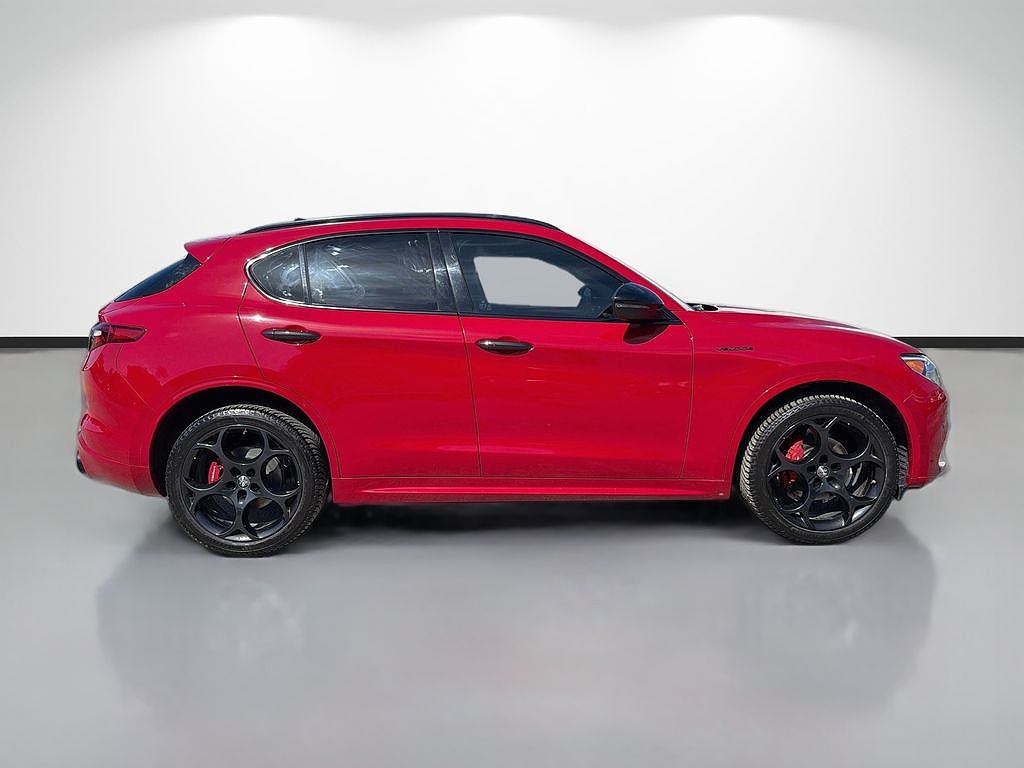 2022 Alfa Romeo Stelvio Veloce