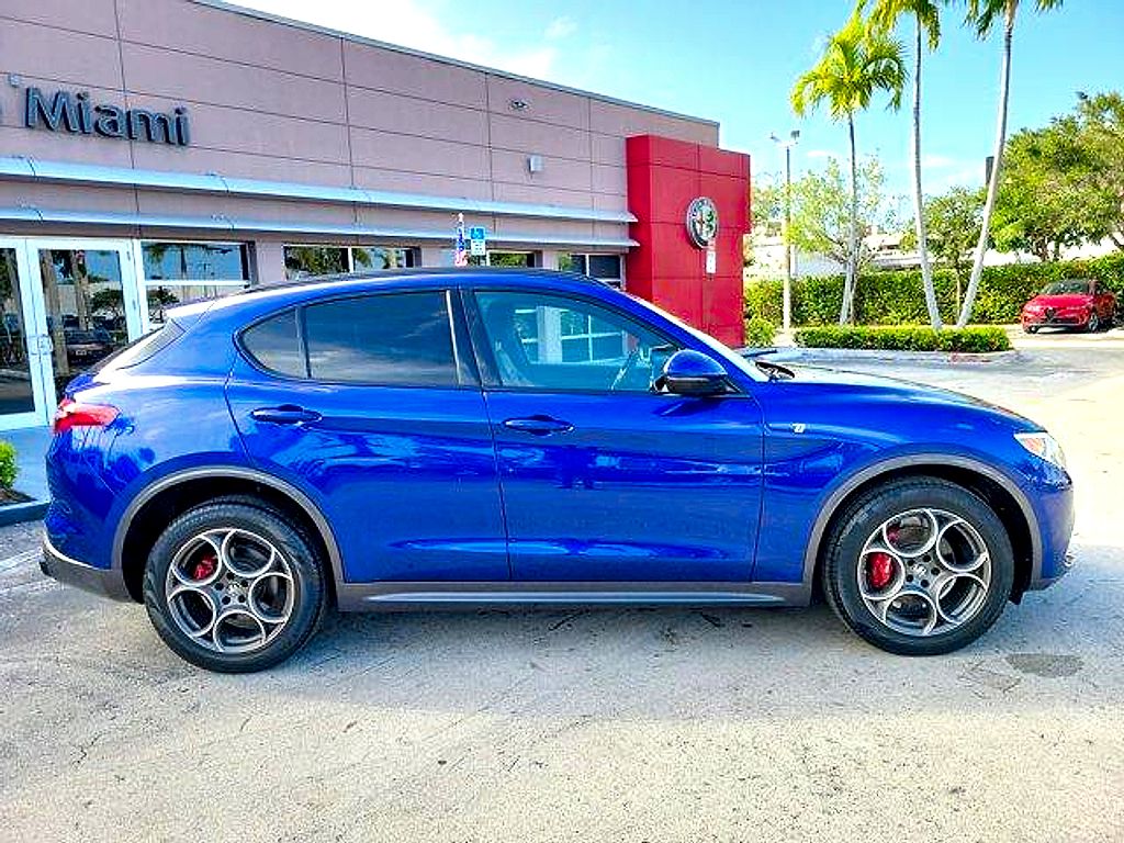 2022 Alfa Romeo Stelvio Veloce