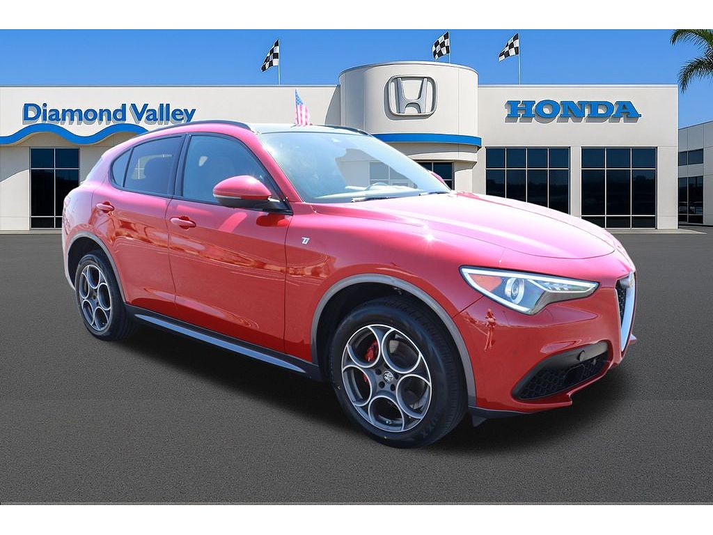 2023 Alfa Romeo Stelvio Estrema