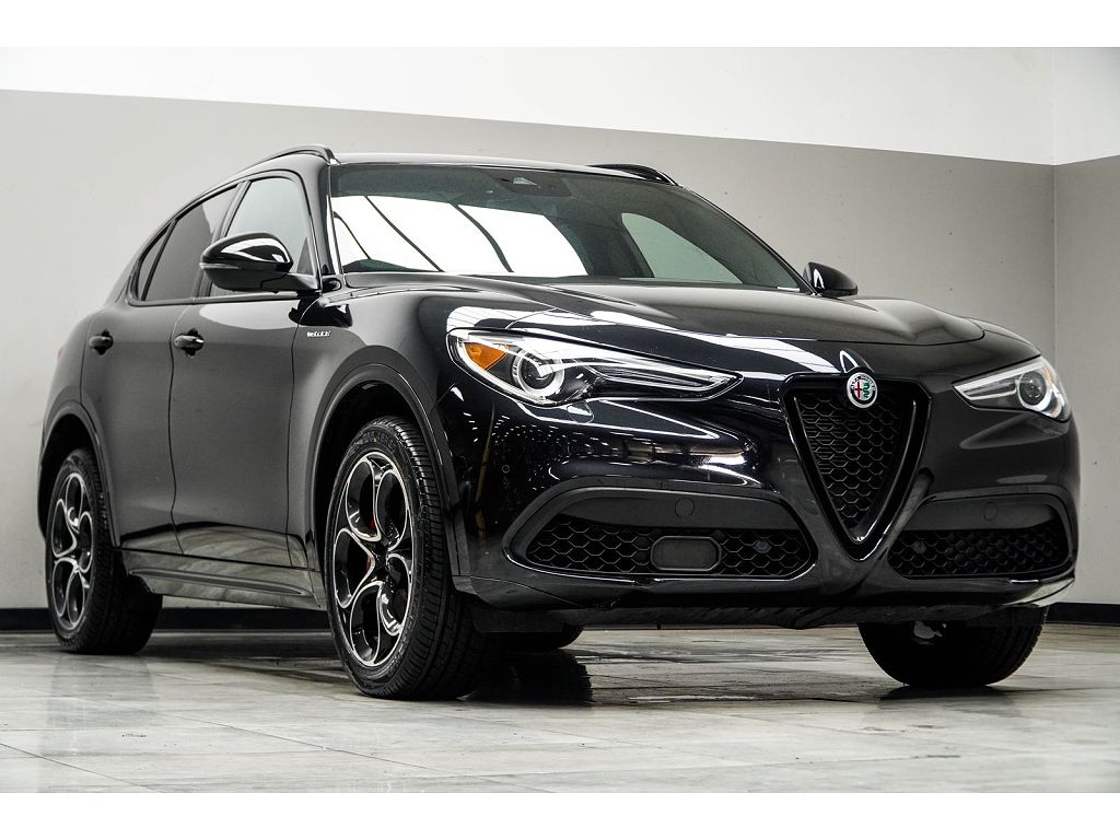 2023 Alfa Romeo Stelvio Veloce