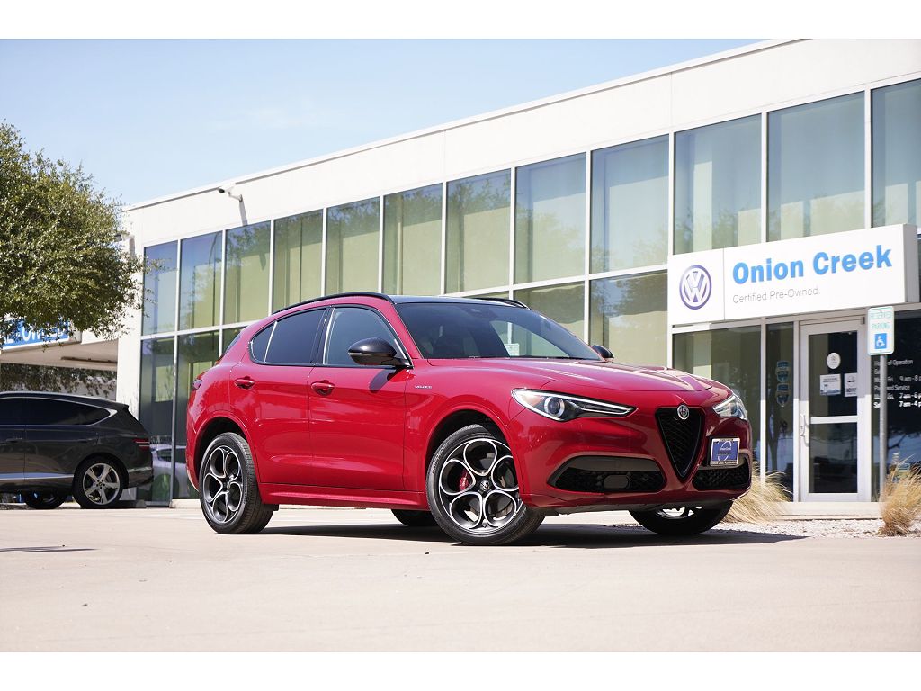 2023 Alfa Romeo Stelvio Estrema