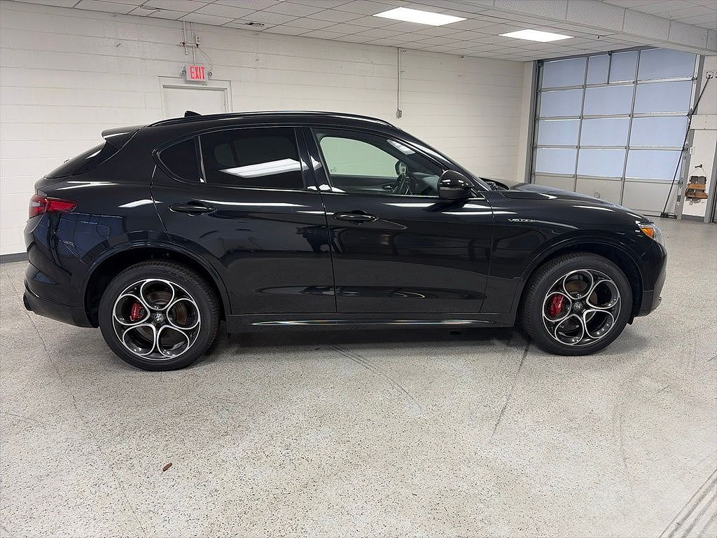 2023 Alfa Romeo Stelvio Estrema