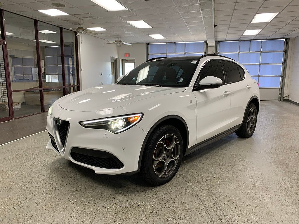 2023 Alfa Romeo Stelvio Estrema